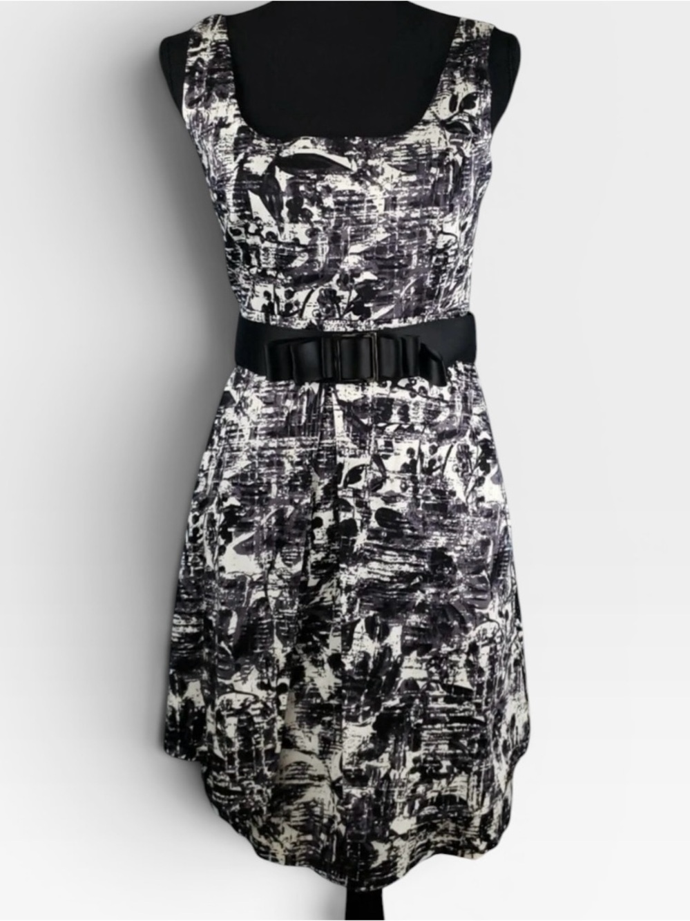 Nine West Black & White Abstract Scoop-Neck Mini Dress with Belt